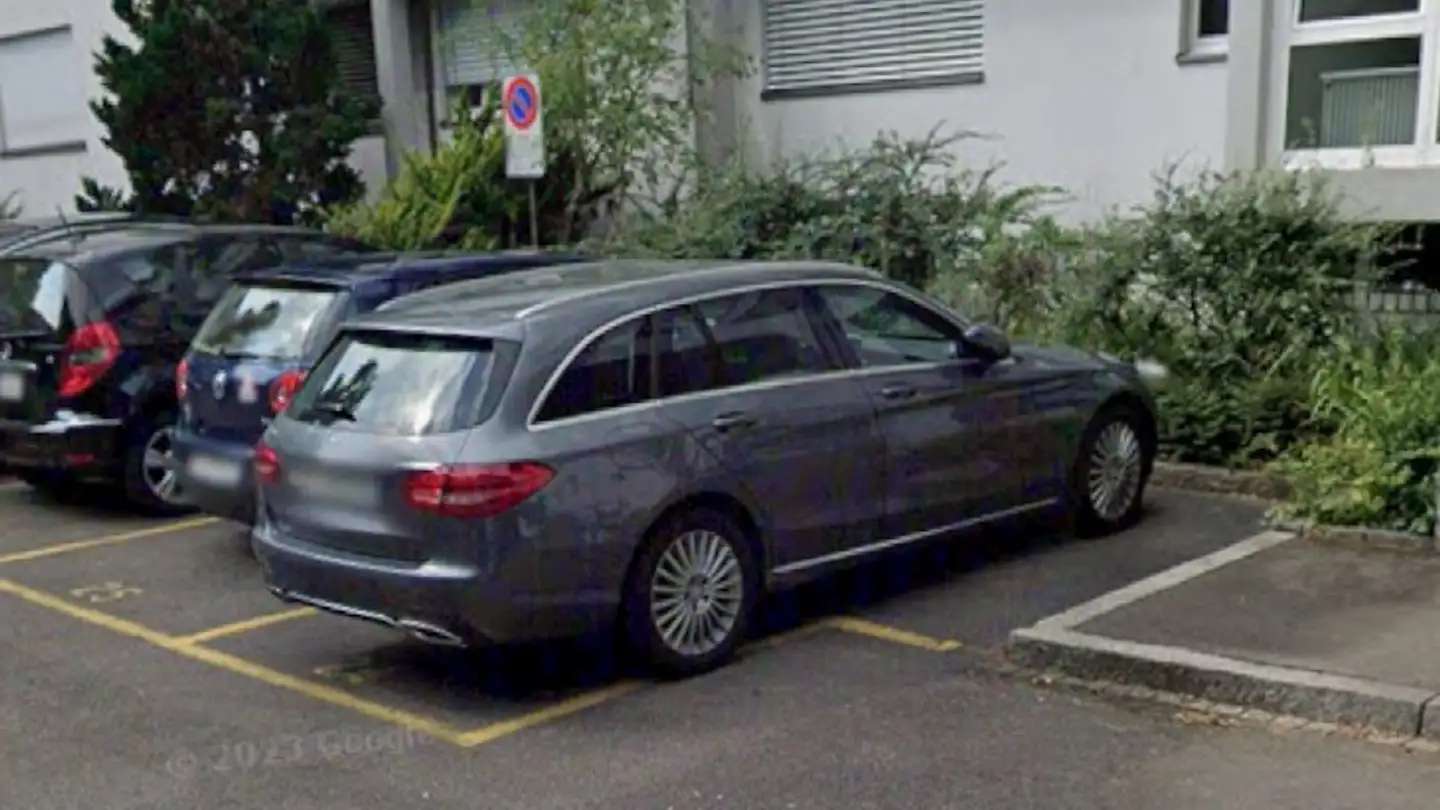 Place de parking extérieure à louer - Feldeggstrasse 82, 8008 Zürich