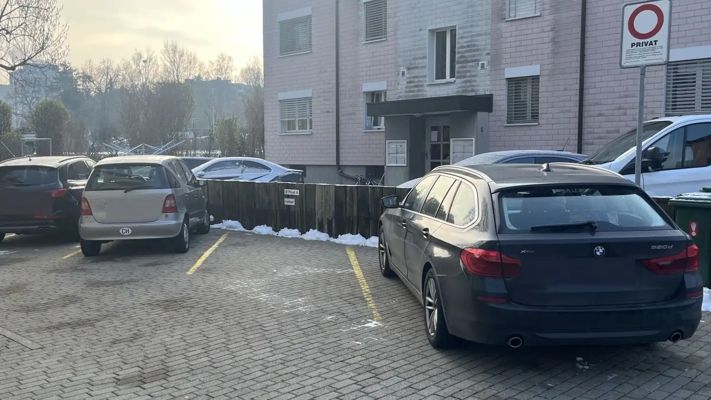 Place de parking extérieure à louer - Sonnenhofstrasse 1, 8952 Schlieren