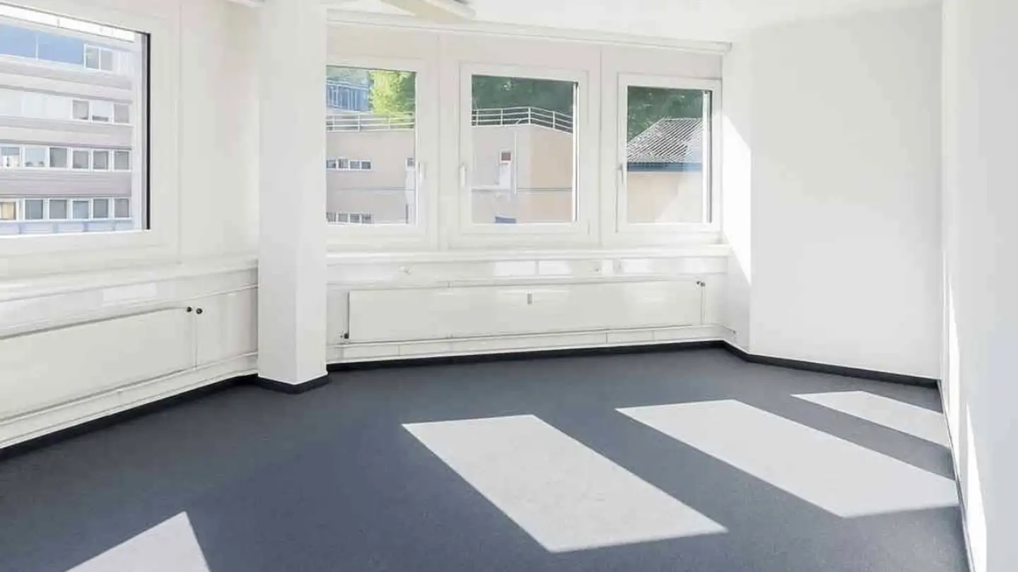 Gewerbe mieten - Bruggacherstrasse 24, 8117 Fällanden