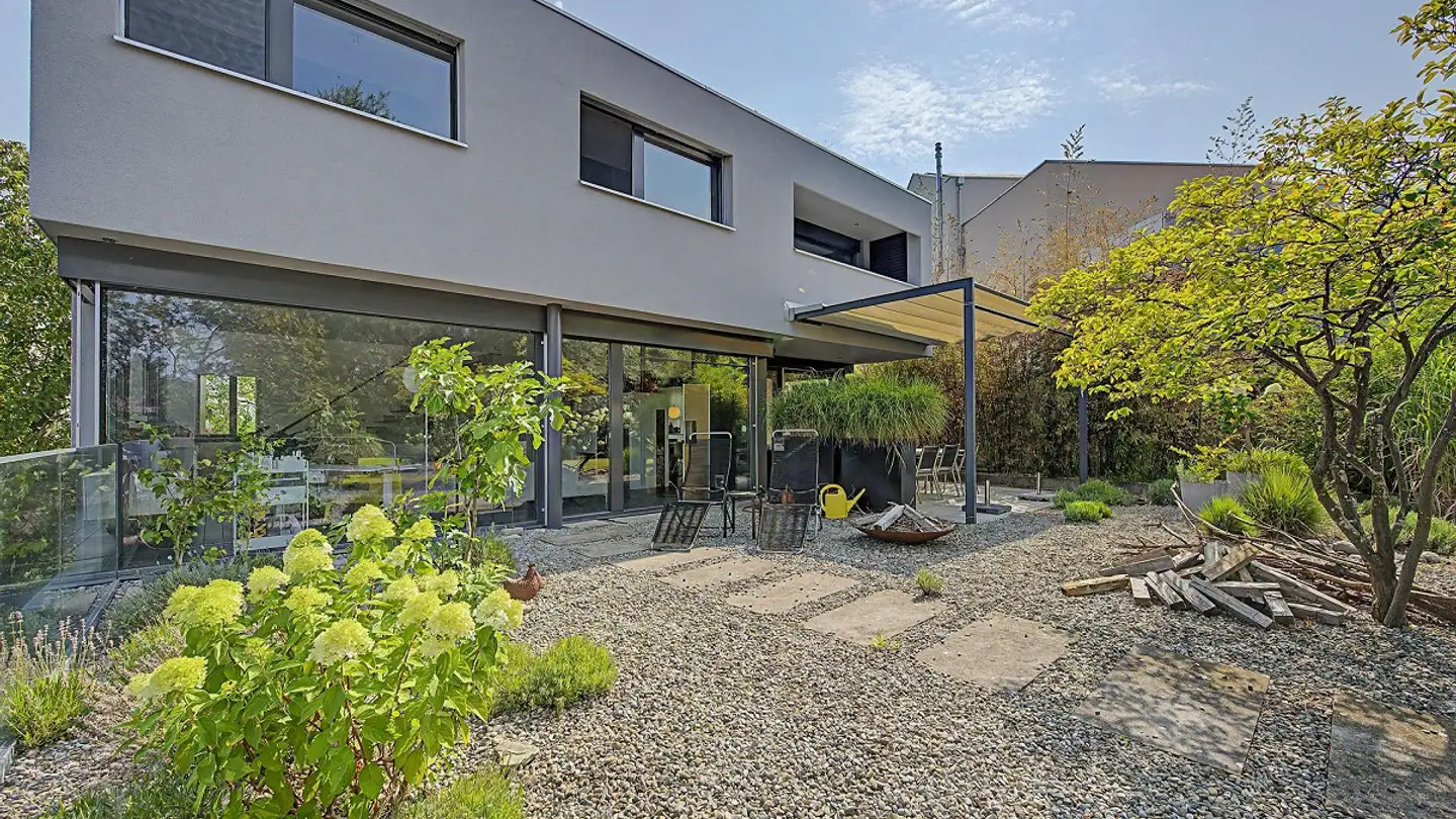 Single house for sale - 6037 Root