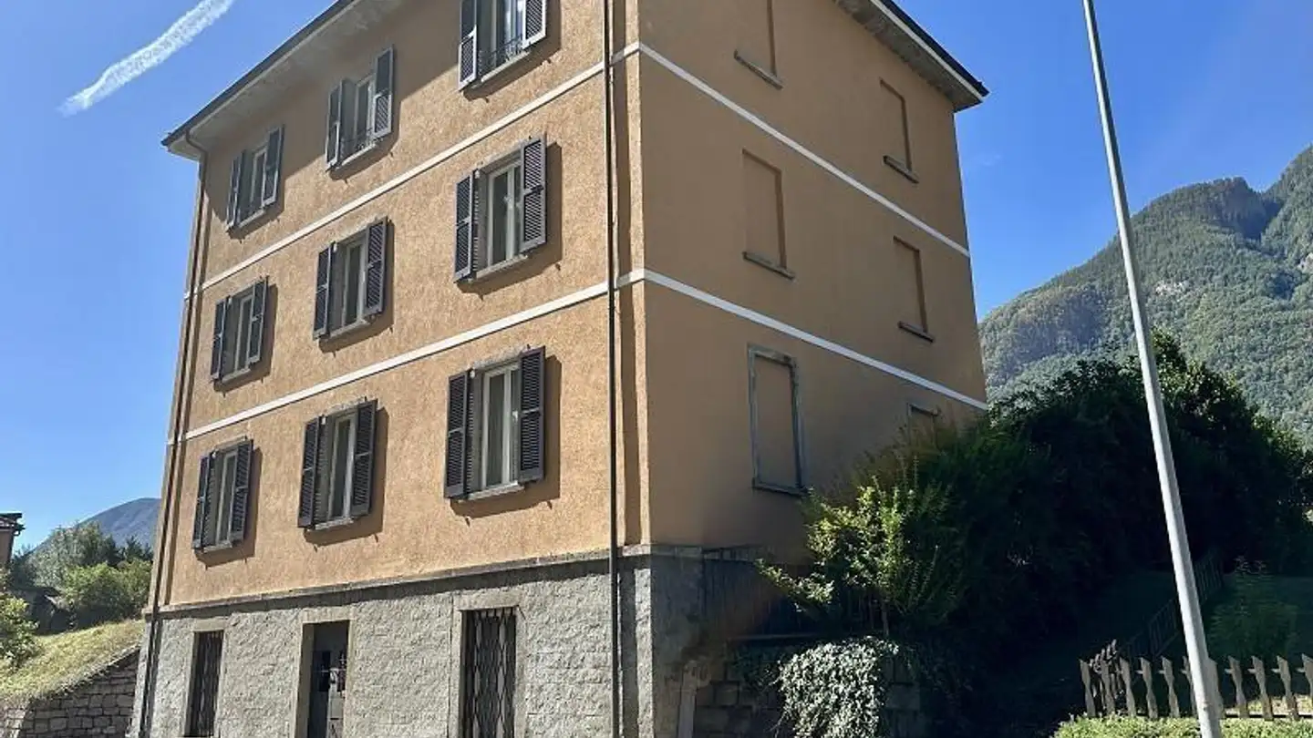 Residential building for sale - 6705 Cresciano
