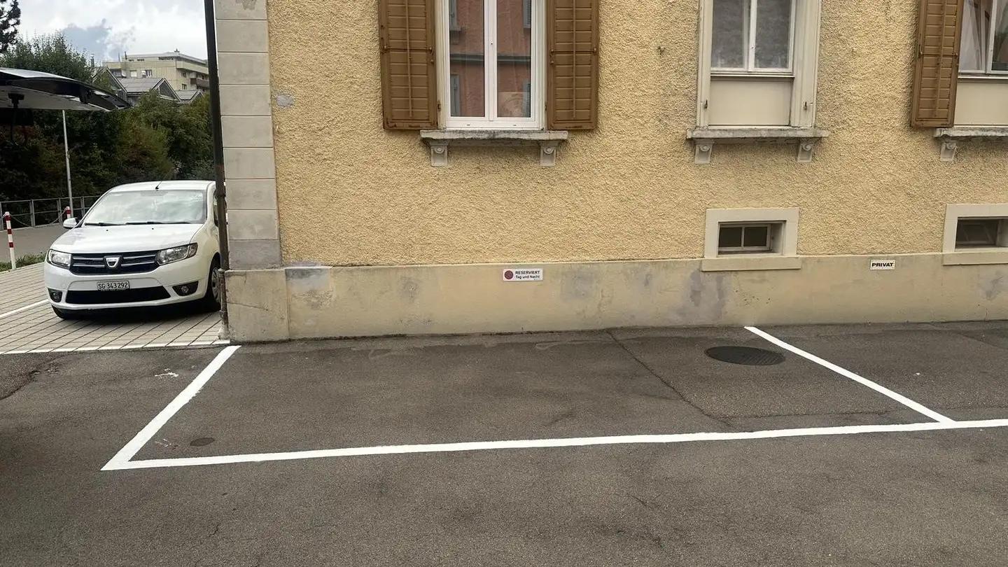 Place de parking extérieure à louer - Bachstrasse 42, 9200 Gossau SG