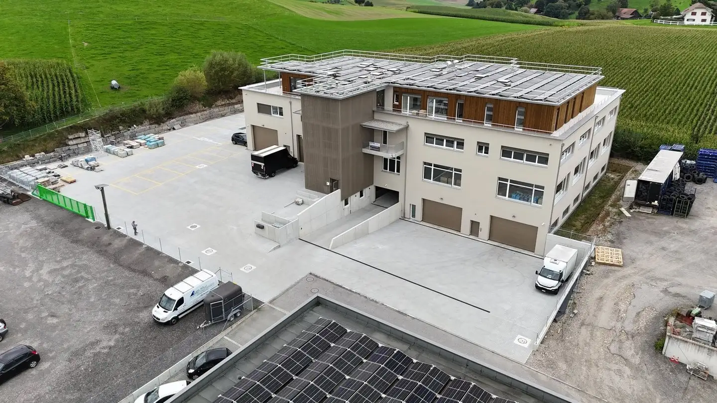 Commercial à louer - Gewerbe Brunnmatt 9, 6264 Pfaffnau