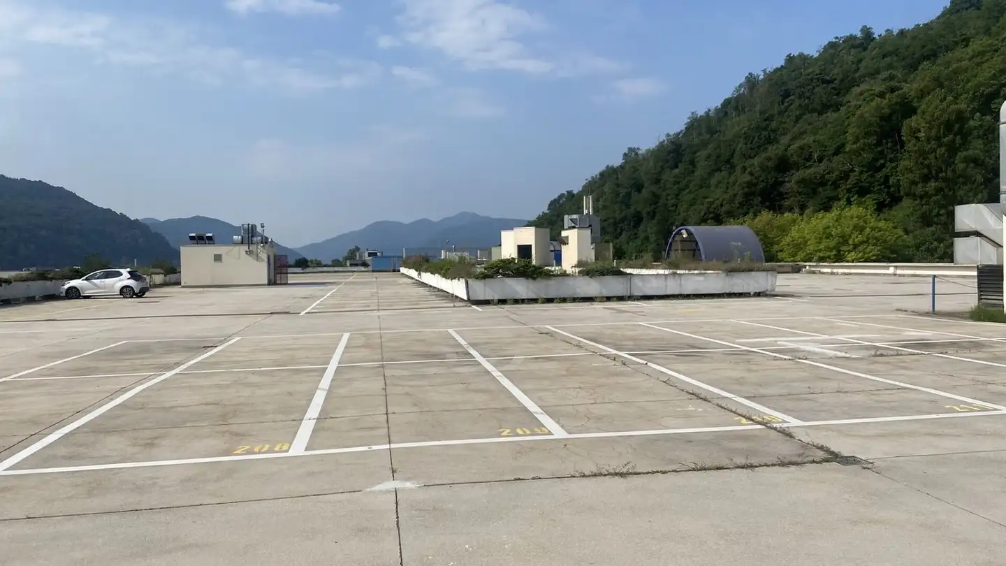 Parcheggio esterno in affitto - Via Cantonale 2c, 6928 Manno