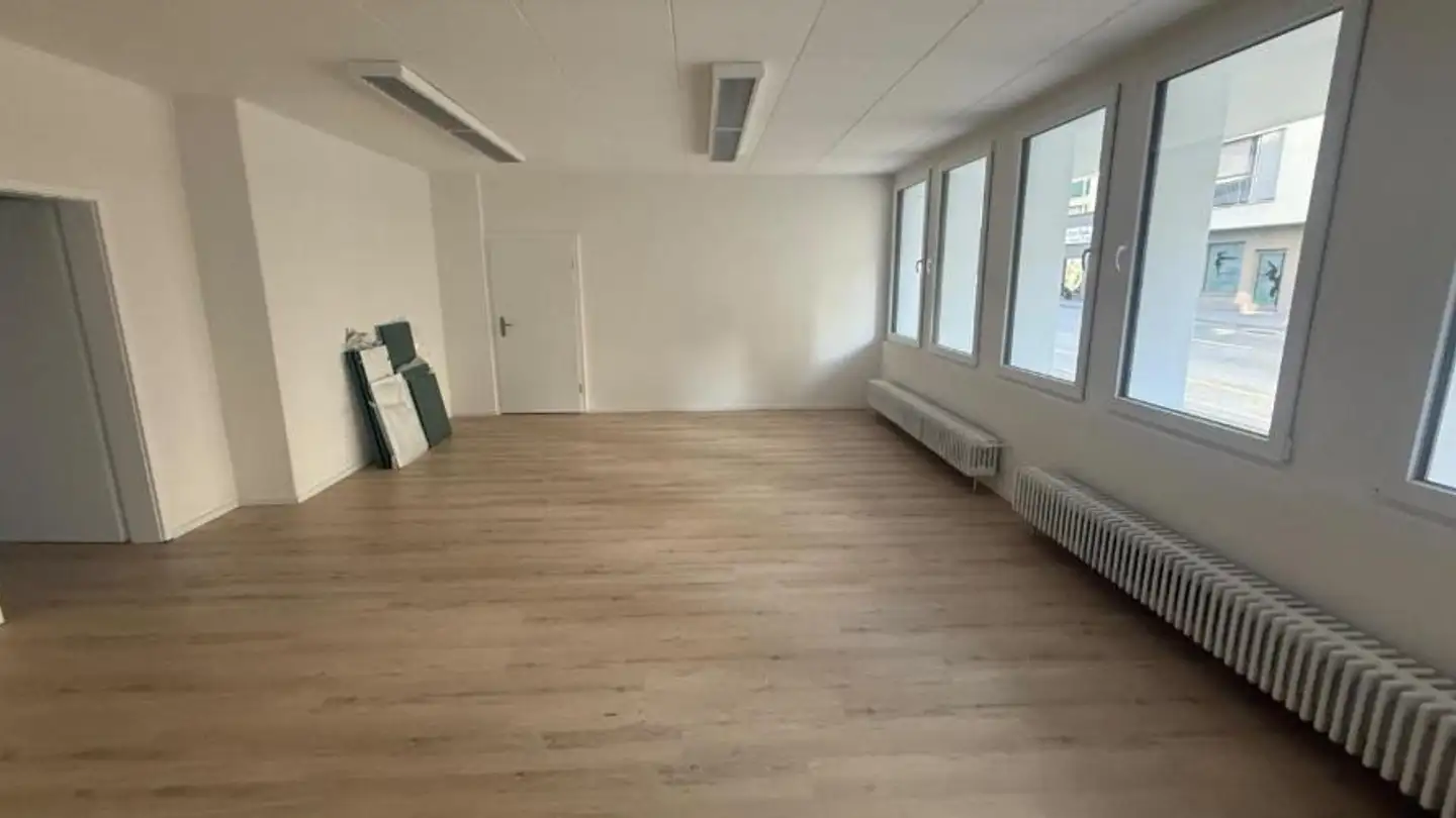 Commercial à louer - Route Wilhelm-Kaiser 1, 1700 Fribourg - Photo 3