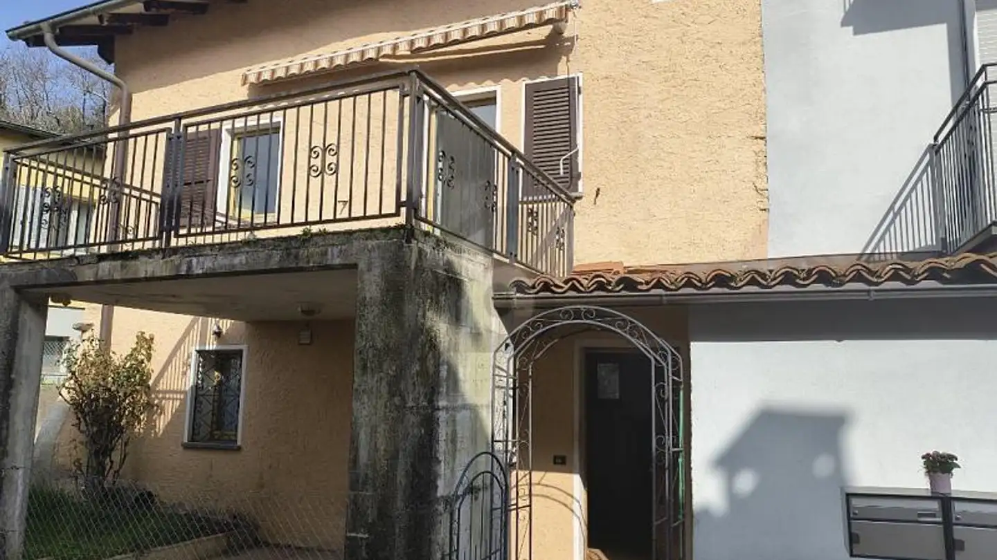 Immeuble résidentiel à vendre - 6997 Sessa