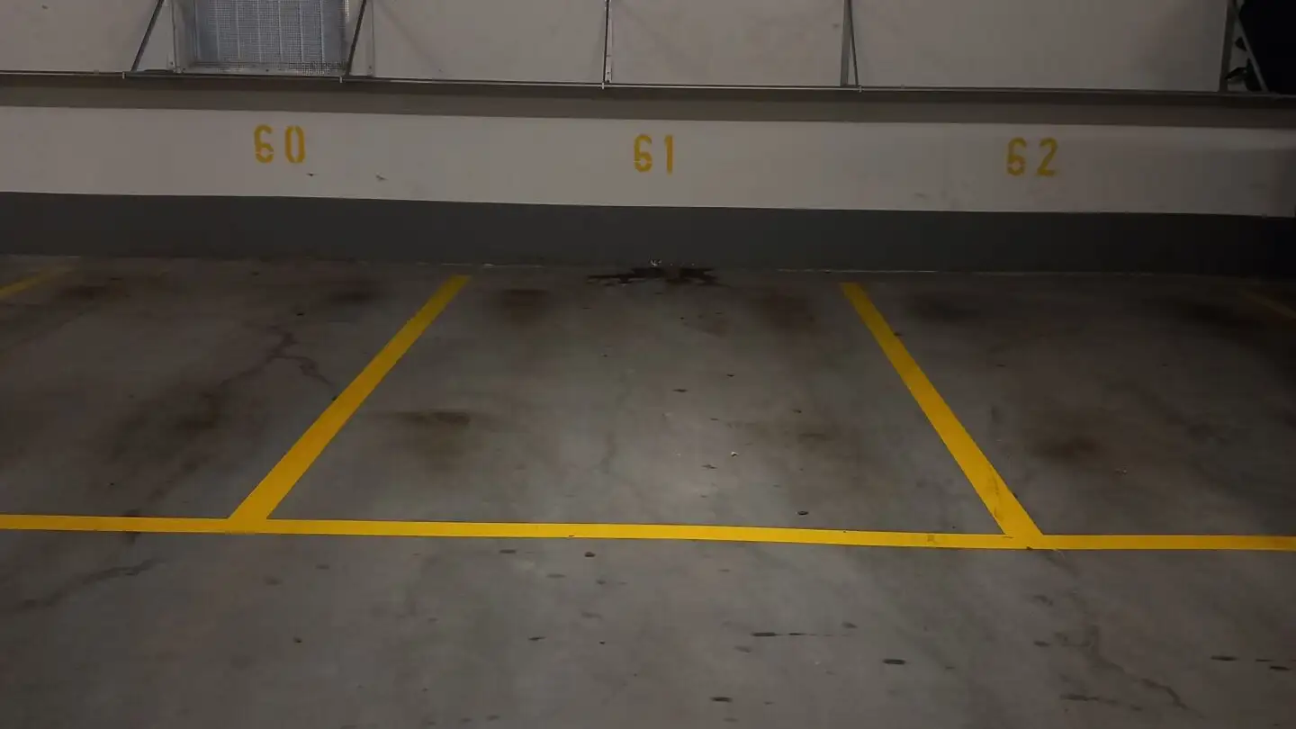 Tiefgaragenstellplatz mieten - Flurstrasse 5, 8887 Mels