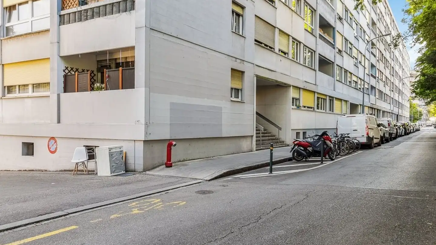 Single garage for rent - Rue Liotard 63, 1203 Genève