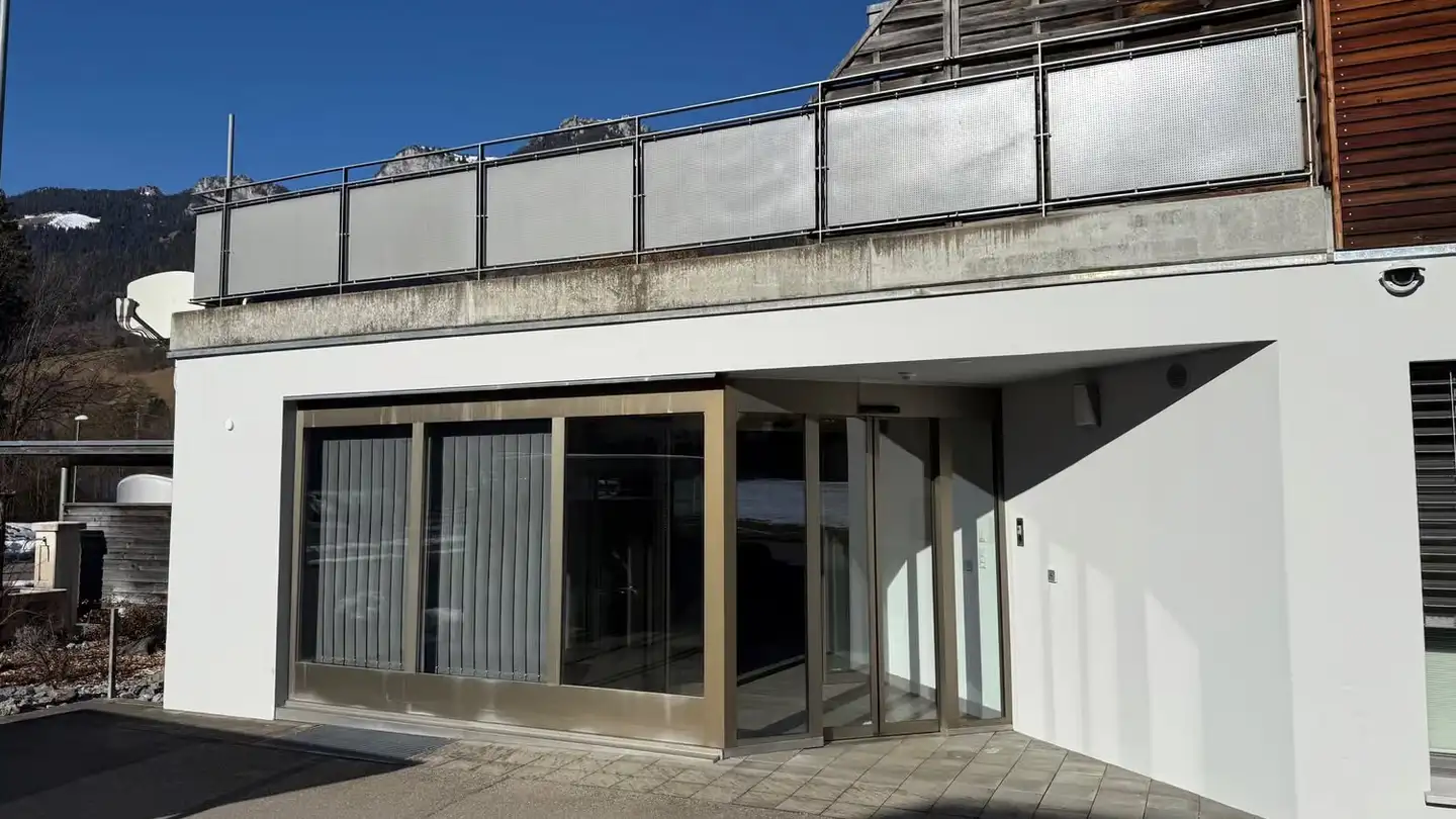 Commercial for rent - 3753 Oey
