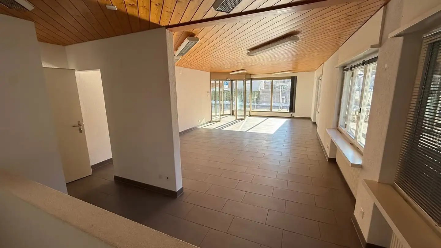Commercial for rent - 3753 Oey - Photo 3