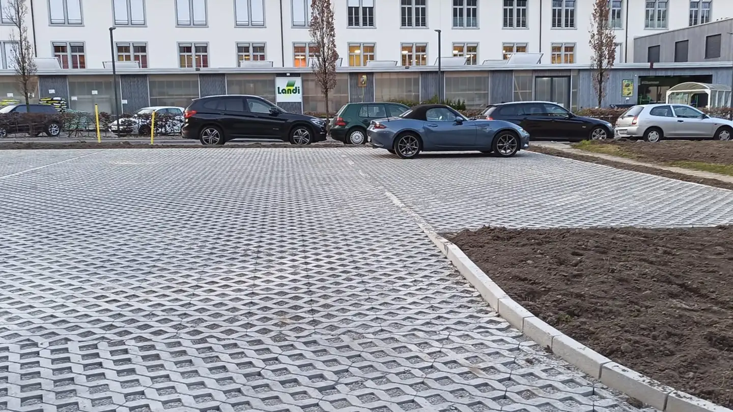 Place de parking extérieure à louer - 8636 Wald ZH