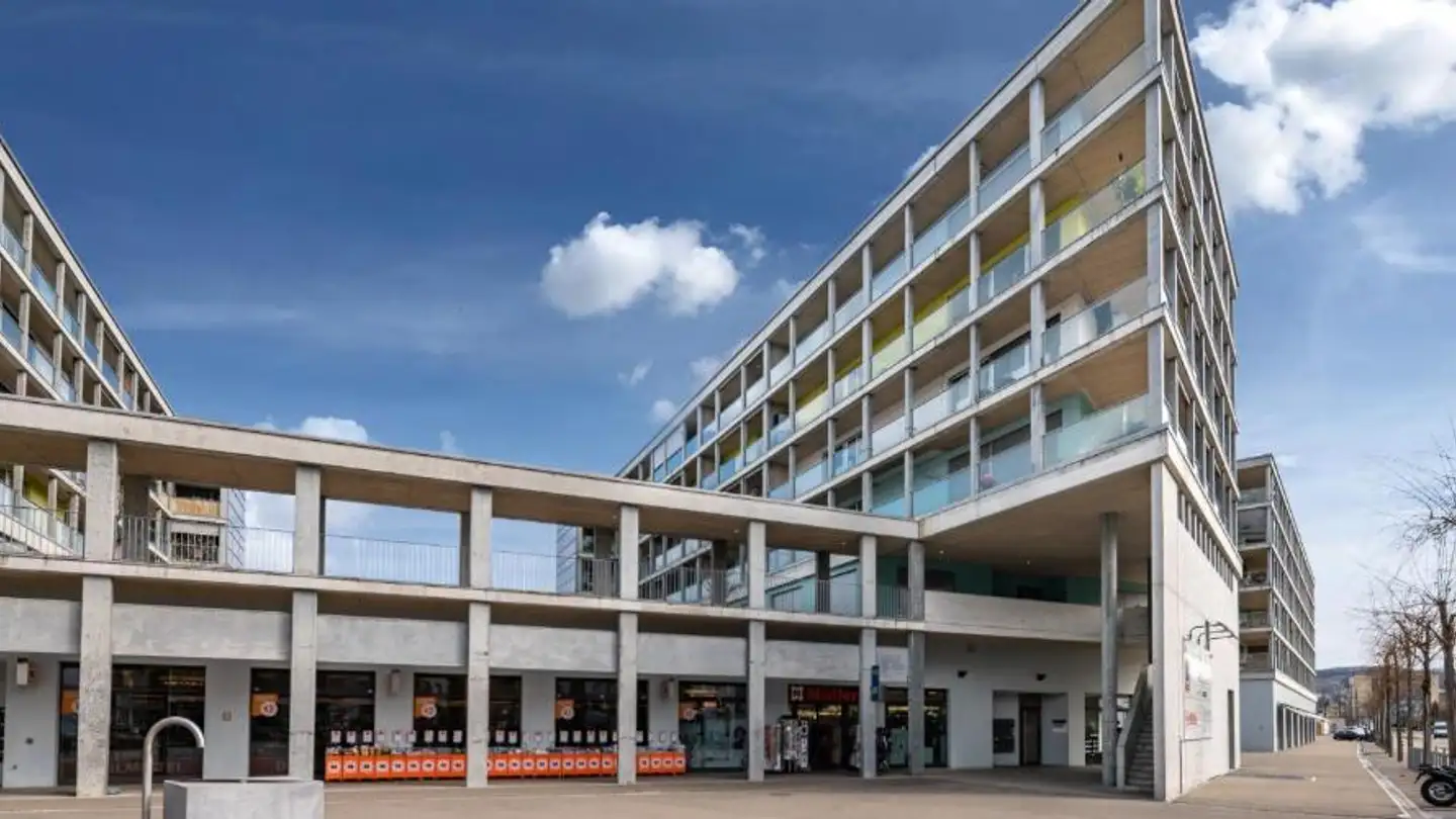 Place de parking intérieure pour moto à louer - 8953 Dietikon