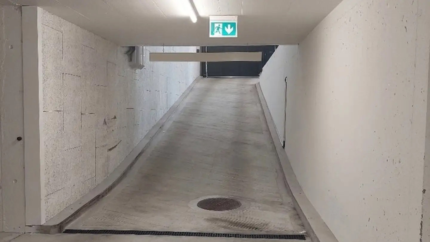 Parcheggio interno per moto in affitto - Campanellaweg 3, 8048 Zürich - Foto 2