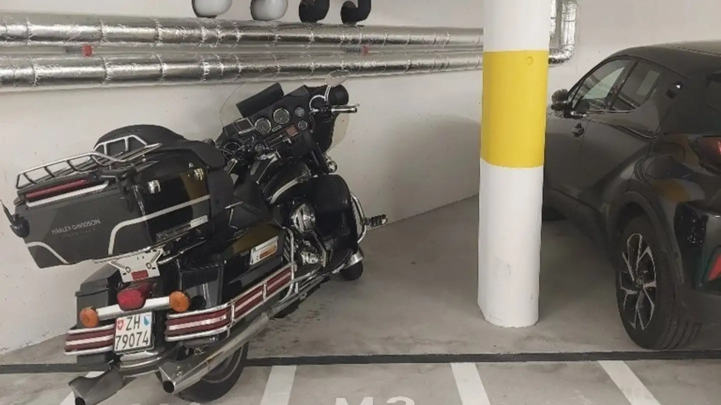 Parcheggio interno per moto in affitto - Campanellaweg 3, 8048 Zürich - Foto 3