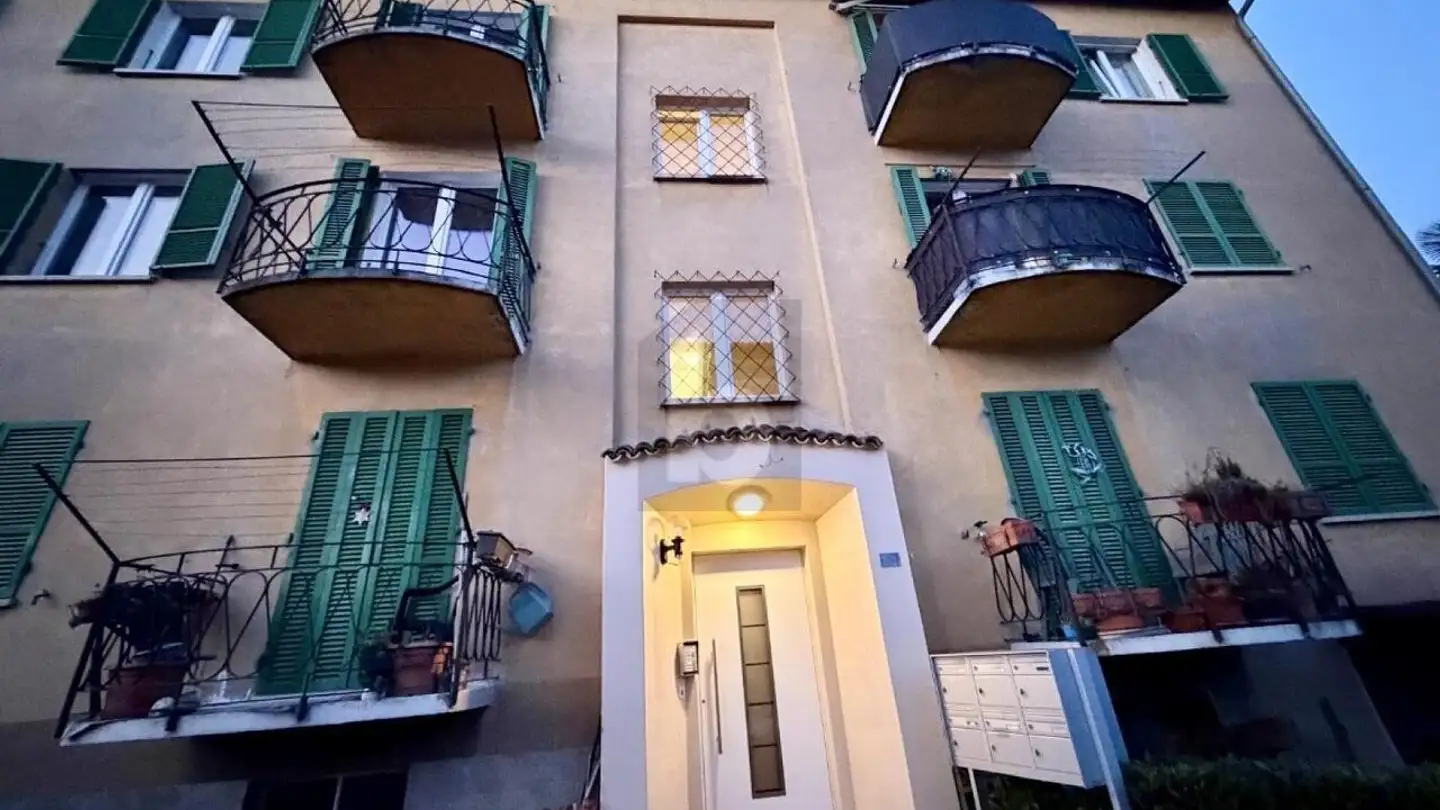 Immeuble mixte à vendre - 6834 Morbio Inferiore