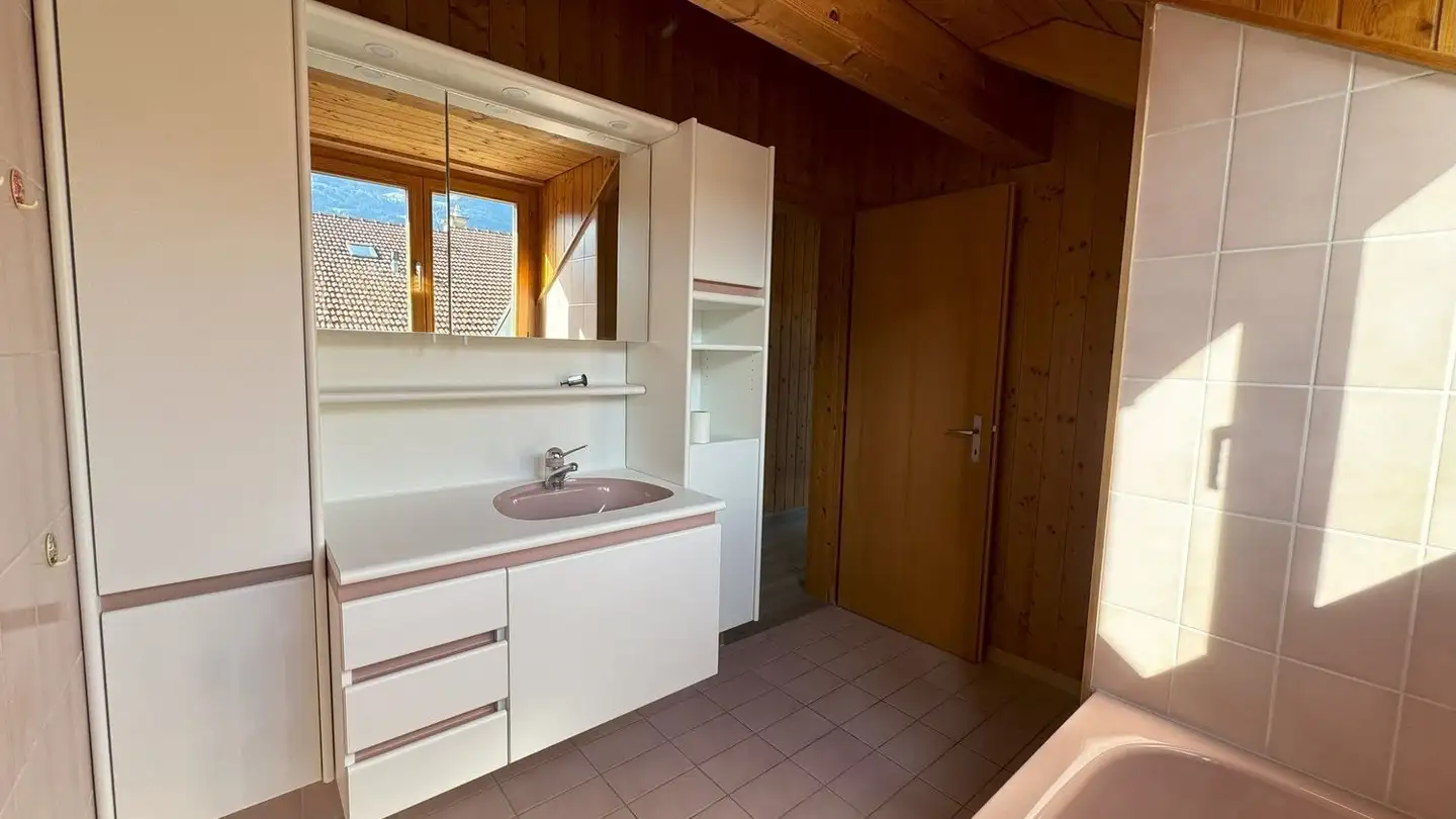 Attic flat for rent - Auf Dem Graben 24, 3800 Unterseen - Photo 4