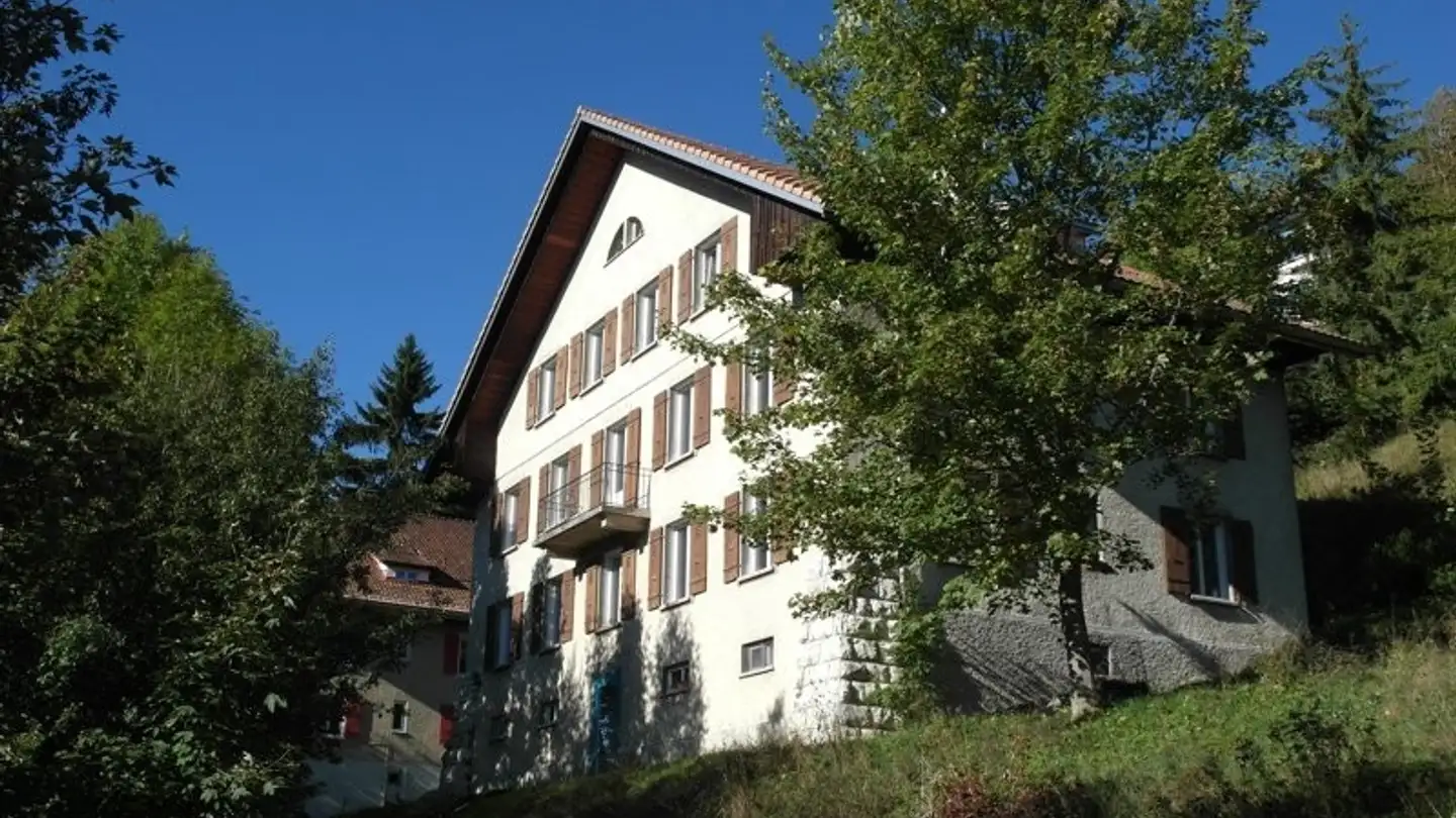 Outdoor parking space for rent - Route De Mi-Côte 19a, 2400 Le Locle
