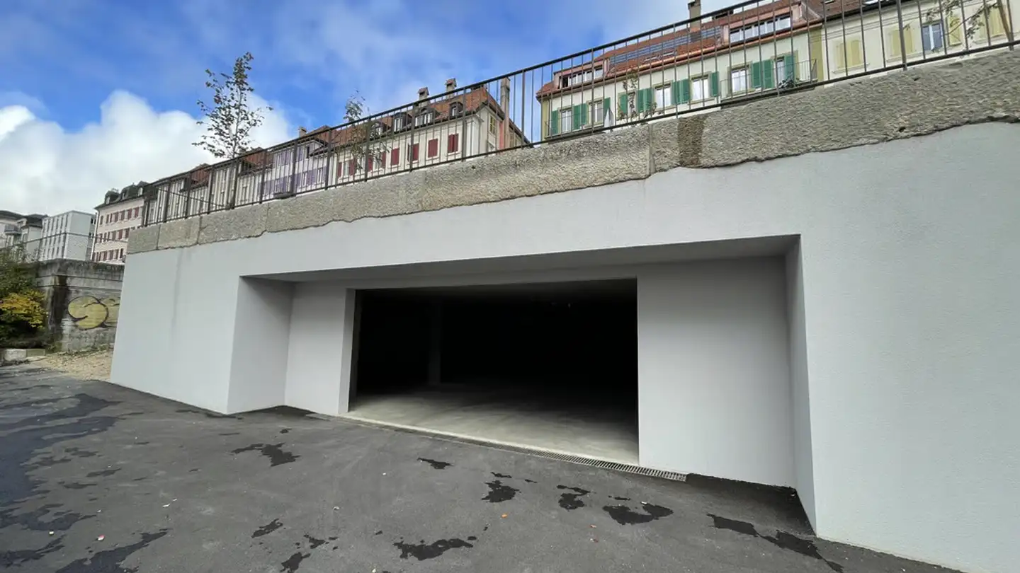Place de parking souterraine à louer - Rue Du Temple-Allemand 99, 2300 La Chaux-de-Fonds - Photo 2