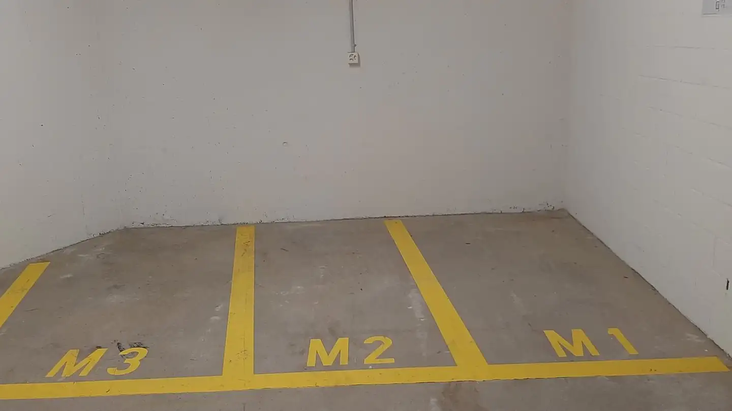 Place de parking souterraine à louer - Zelglistrasse 26, 8344 Bäretswil