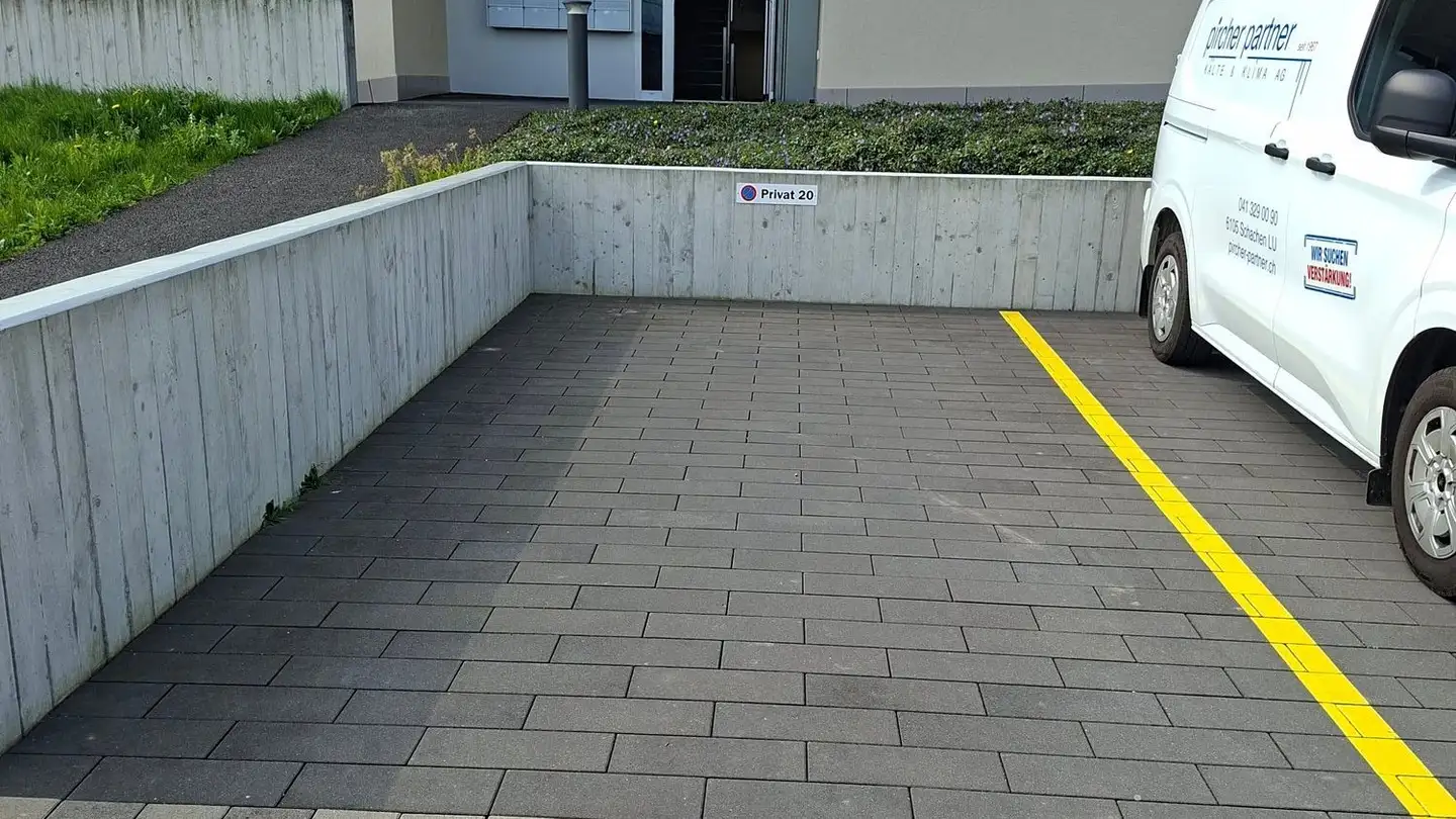 Place de parking extérieure à louer - Flurweid 7, 6033 Buchrain