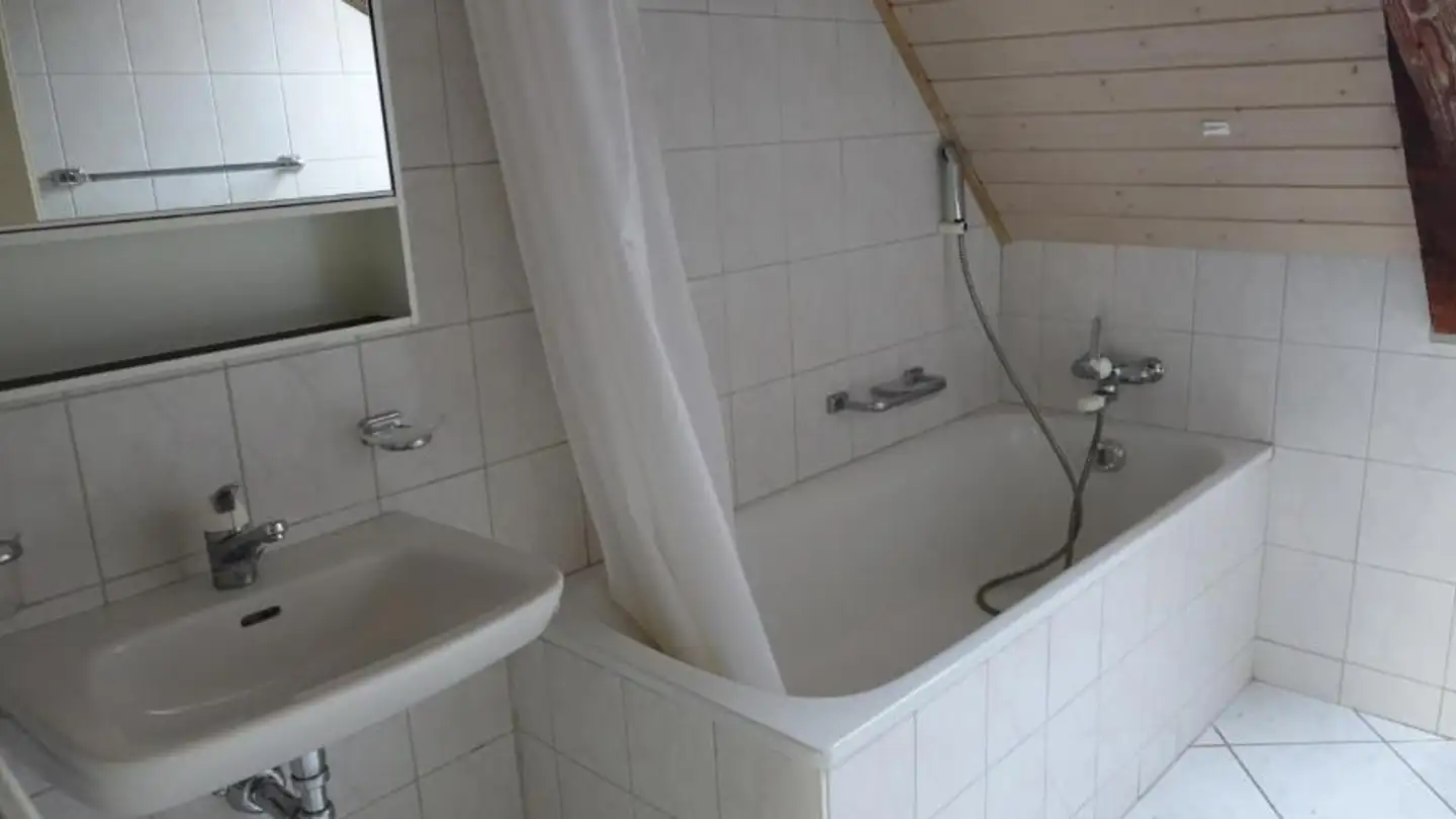Appartement à louer - Rue du 23-Juin 28, 2800 Delémont - Photo 2