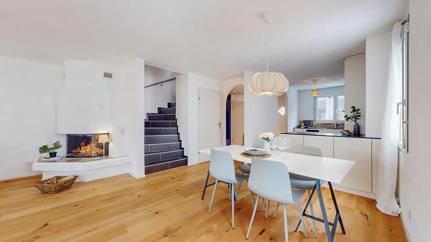 Stepped house for sale - 8967 Widen