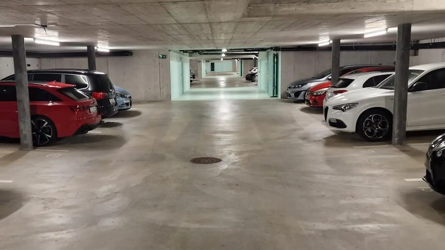 Indoor motorbike parking space for rent - Blumenaustrasse, 8400 Winterthur