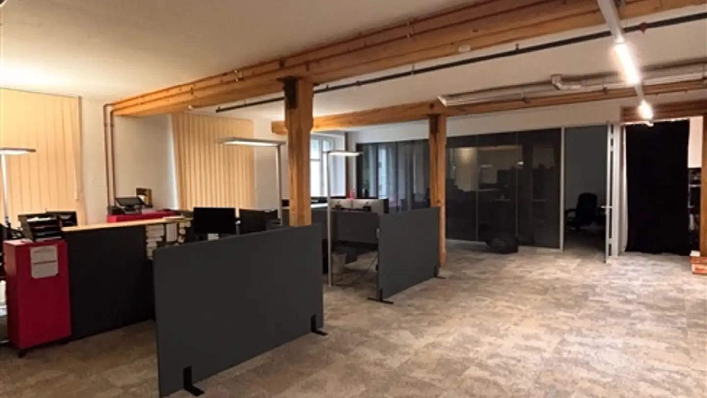 Bureau à louer - Zürichstrasse 17, 8607 Aathal-Seegräben - Photo 2