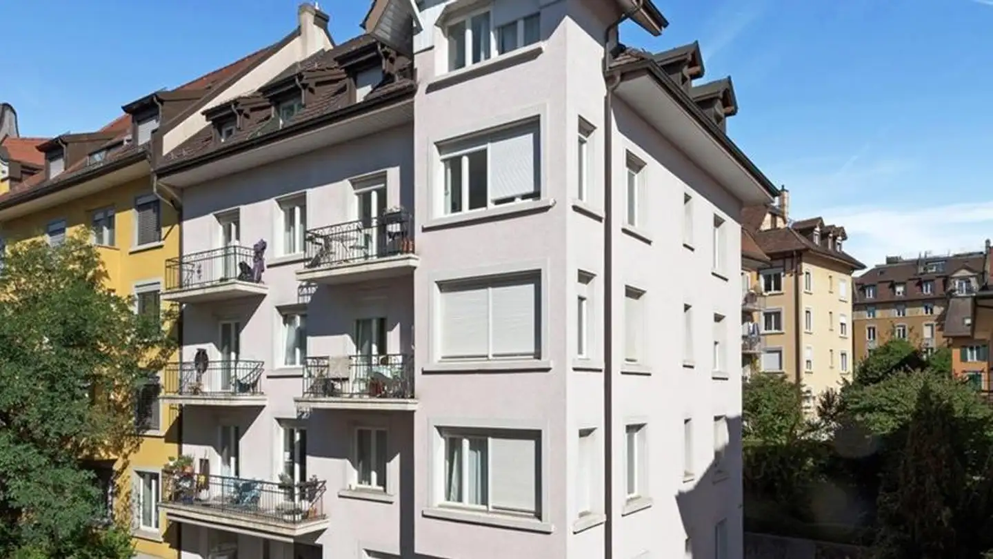 Place de parking extérieure à louer - Habsburgstrasse 10, 8037 Zürich