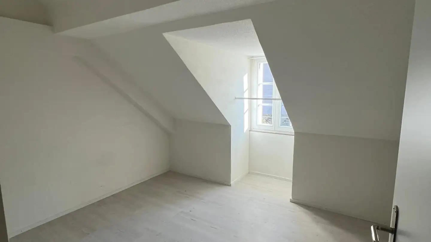 Penthouse for rent - 2740 Moutier - Photo 3