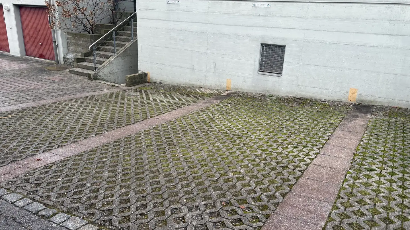 Place de parking extérieure à louer - Schwyzerstrasse 25a, 8805 Richterswil