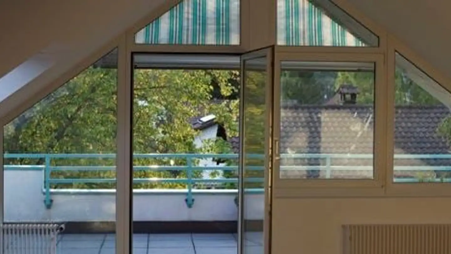 Dachgeschosswohnung mieten - Bärenweg 36, 4153 Reinach BL