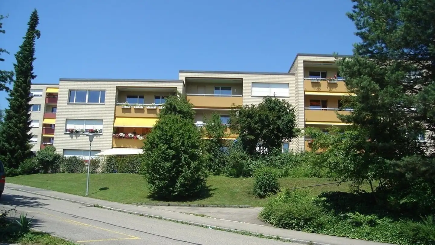 Place de parking extérieure à louer - Rainstrasse, 8330 Pfäffikon ZH