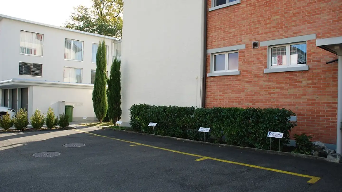 Place de parking extérieure à louer - Im Eigen 3, 9542 Münchwilen TG