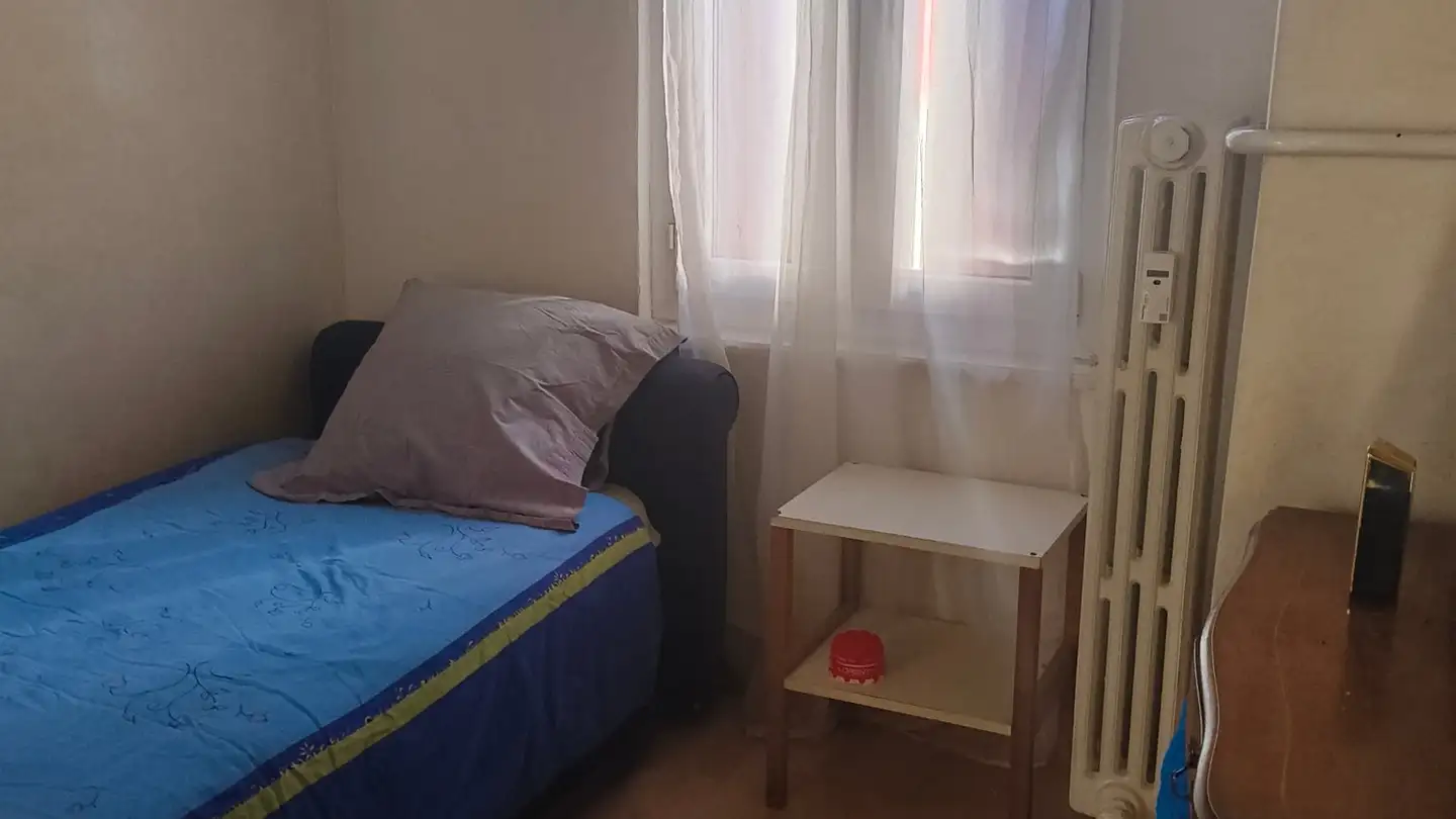 Single room for rent - Place Du Midi, 1950 Sion