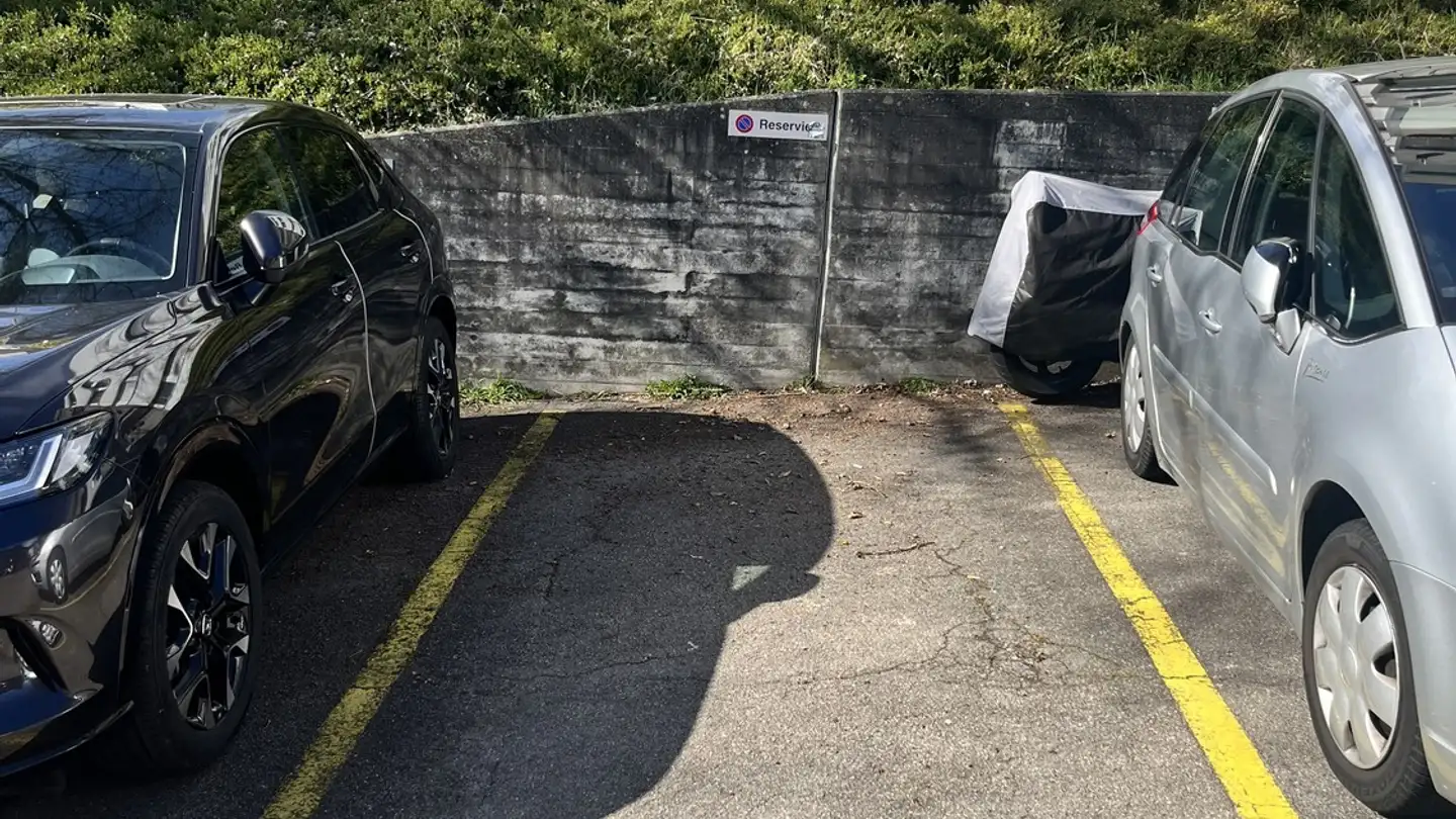 Place de parking extérieure à louer - Baumackerstrasse, 8107 Buchs ZH