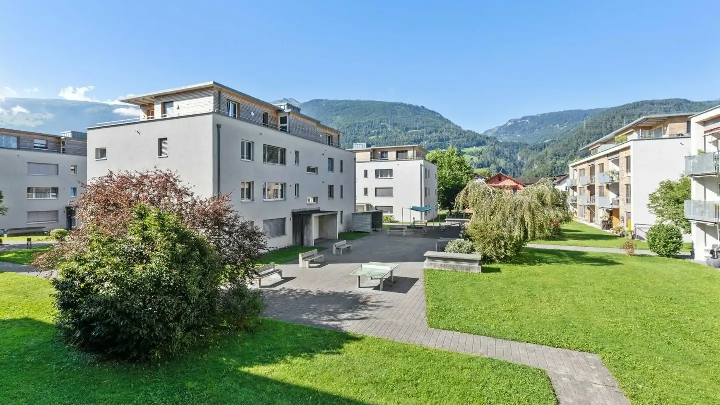 Outdoor parking space for rent - 8887 Mels