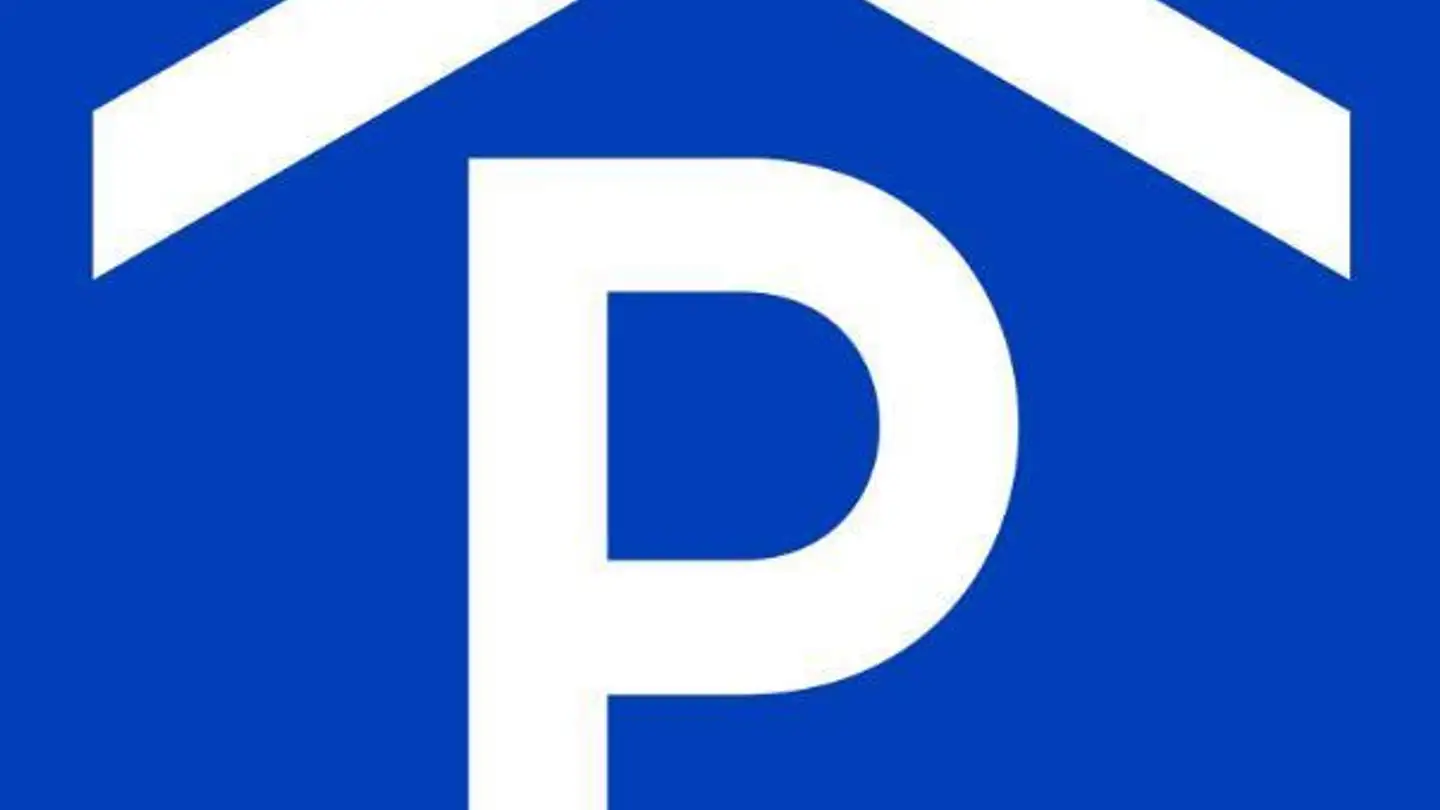 Place de parking souterraine à louer - Reichenauerstrasse 14, 7013 Domat/Ems