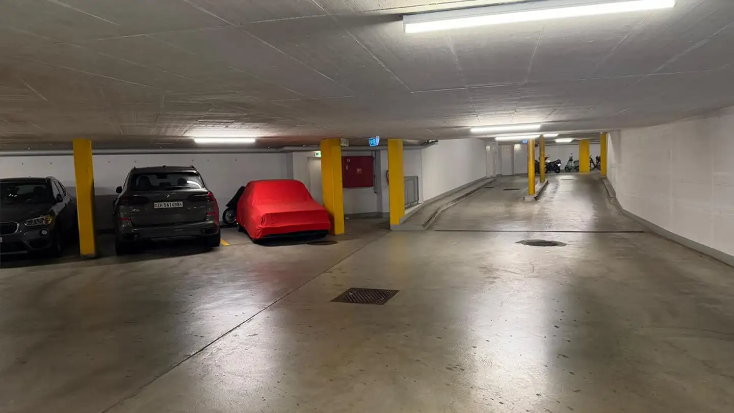 Place de parking souterraine à louer - Haldenstrasse 44, 8134 Adliswil - Photo 3