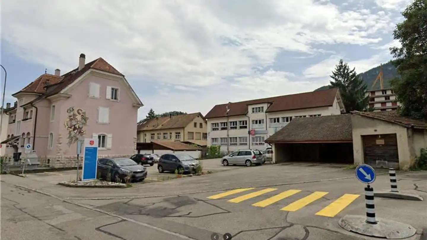 Place de parking extérieure à louer - Rue Des Oeuches 23, 2740 Moutier