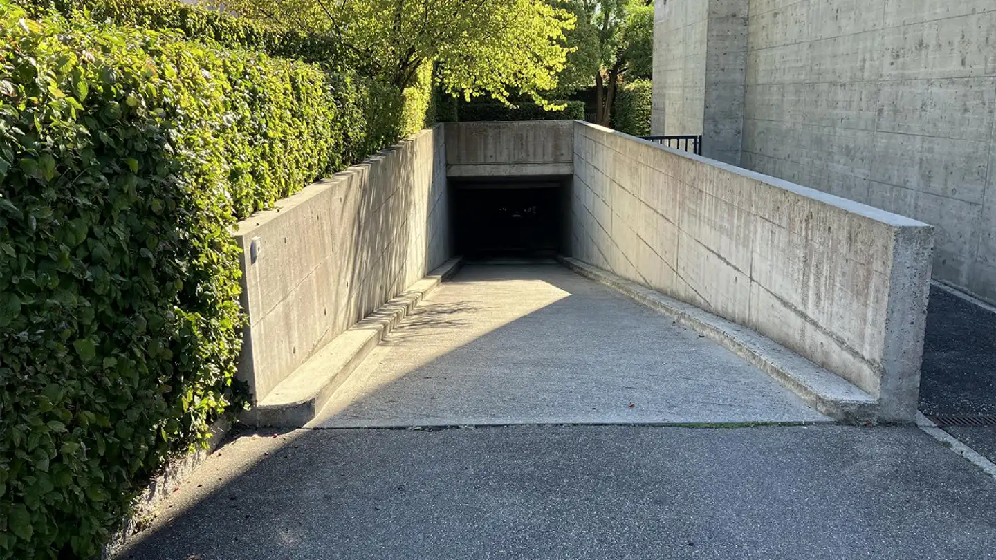 Tiefgaragenstellplatz mieten - Hinterbergstrasse 2, 8044 Zürich