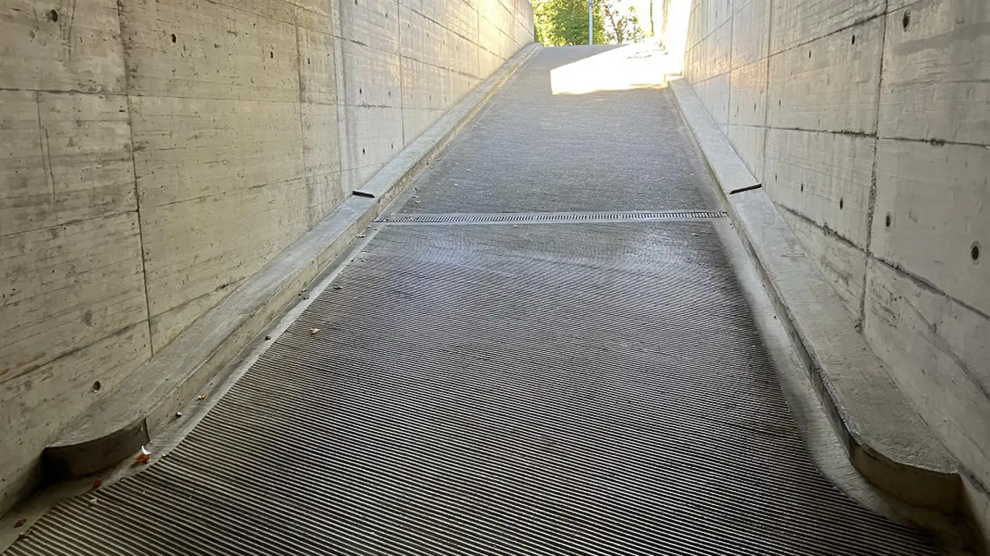 Tiefgaragenstellplatz mieten - Hinterbergstrasse 2, 8044 Zürich - Foto 3