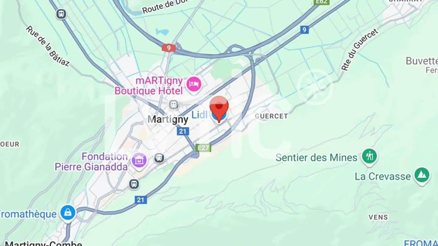 Mixed-use building for rent - 1920 Martigny