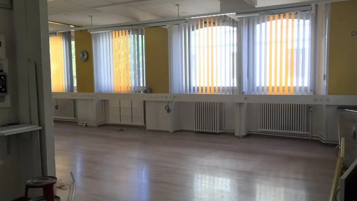 Gewerbe mieten - Rue du Doubs 83, 2300 La Chaux-de-Fonds