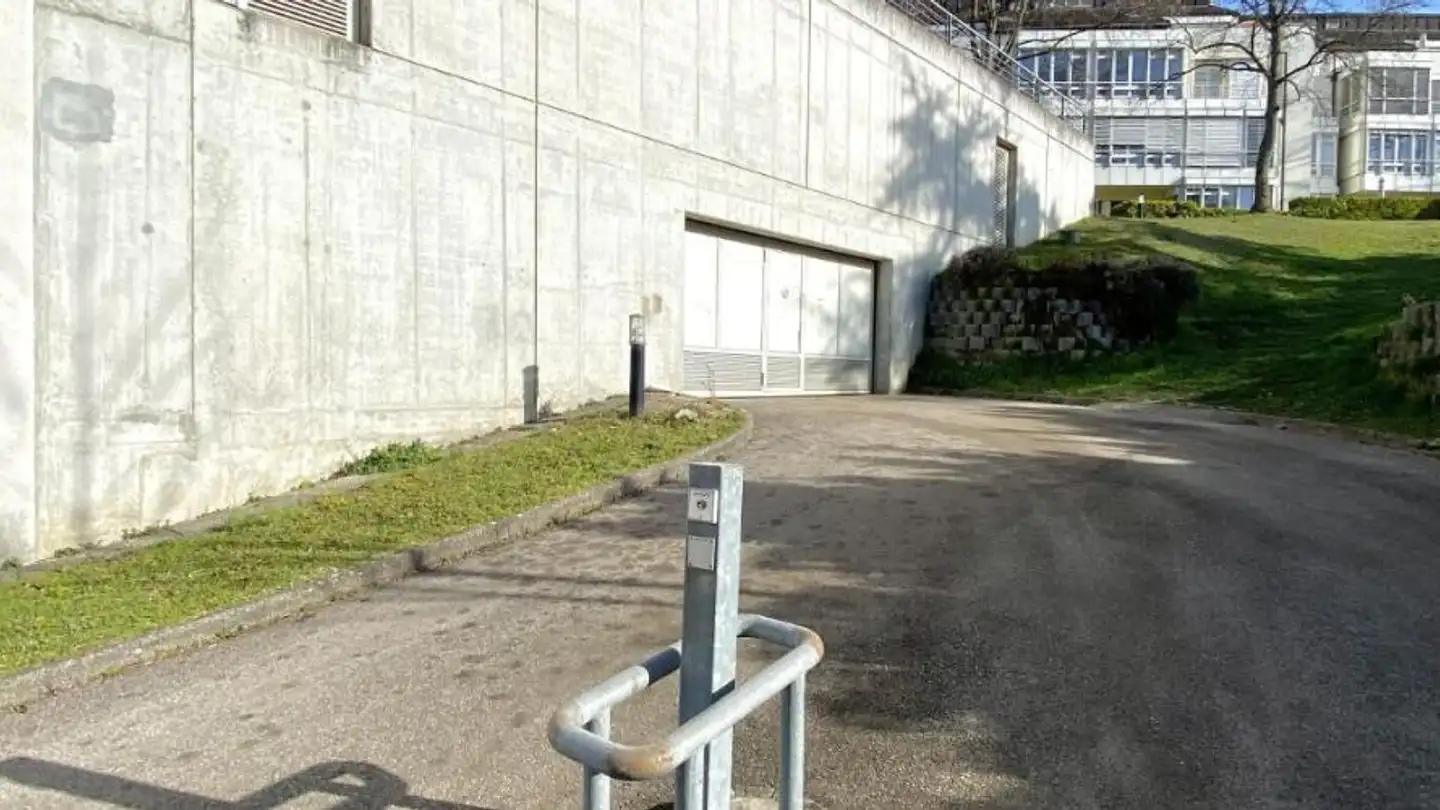 Place de parking couverte à louer - Chemin des Vignes 1, 1260 Nyon - Photo 3