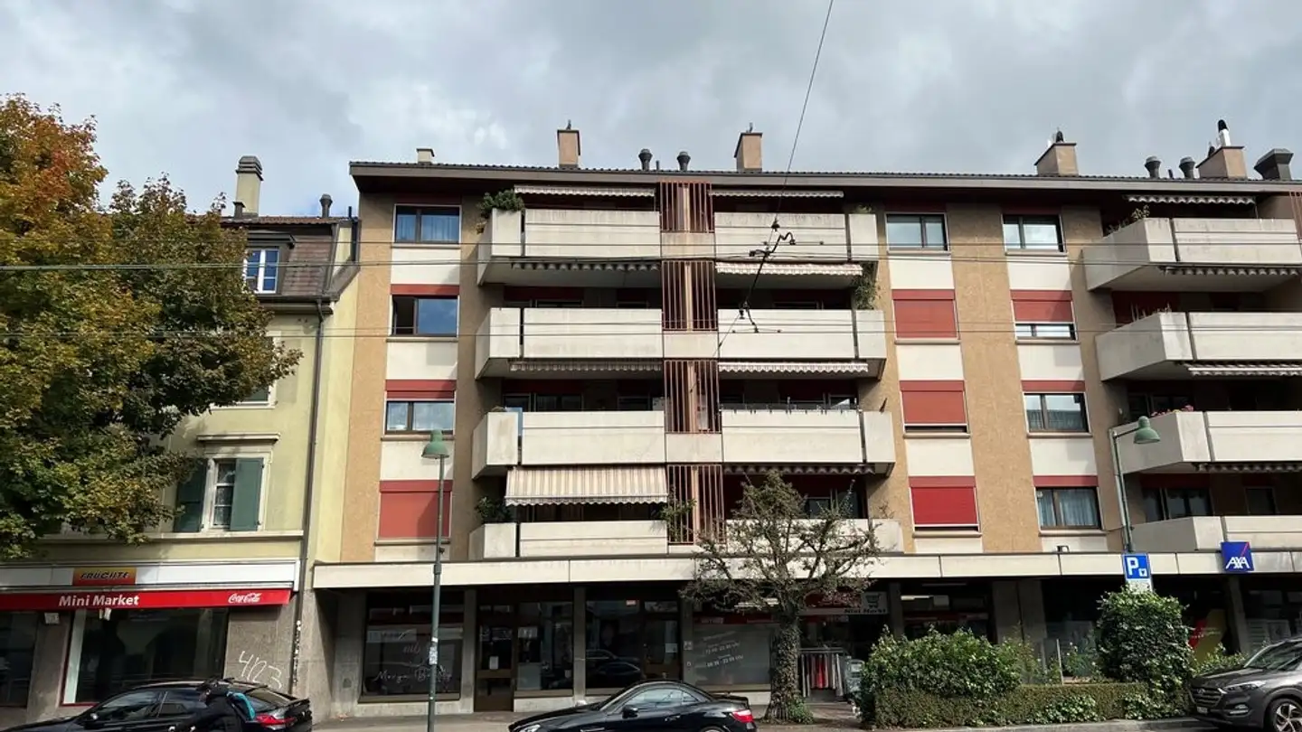 Place de parking extérieure à louer - Hardstrasse 8, 4127 Birsfelden