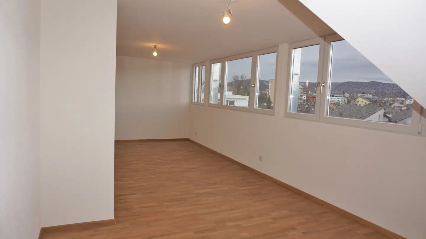 Dachgeschosswohnung mieten - Hardstrasse 15, 4127 Birsfelden - Foto 3