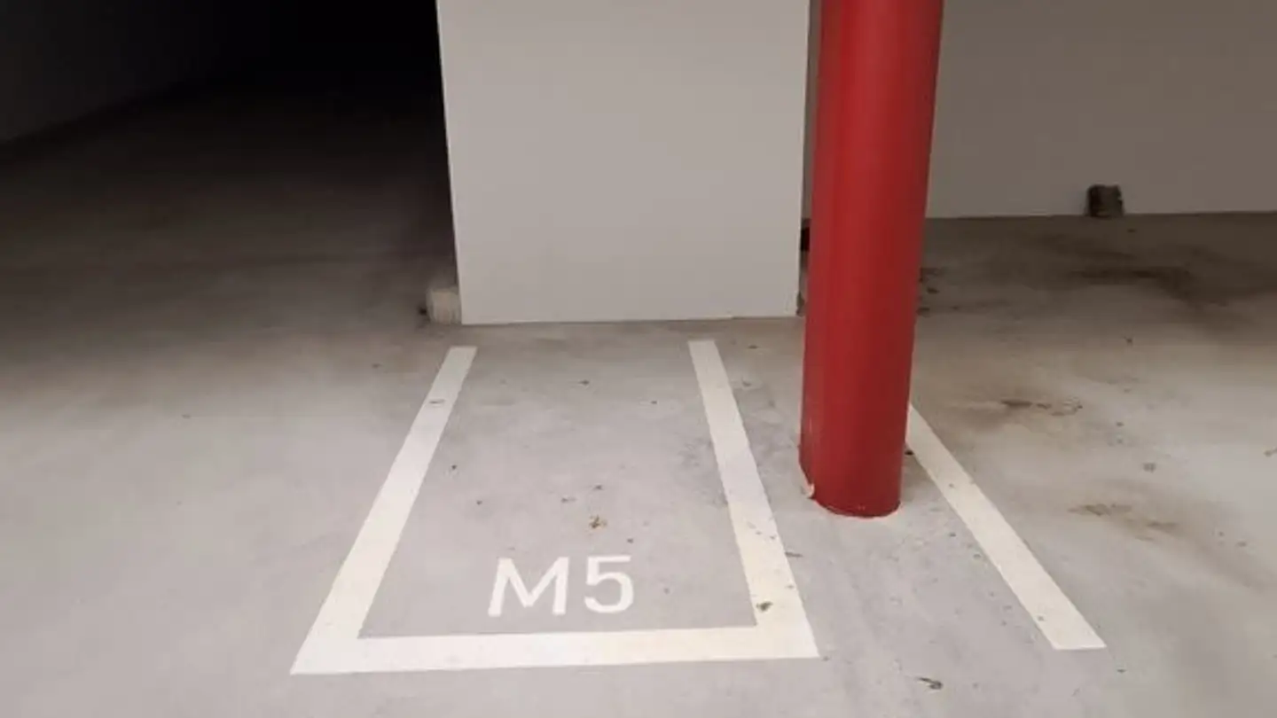 Parcheggio interno per moto in affitto - Rütenenweg 4, 8245 Feuerthalen - Photo 2