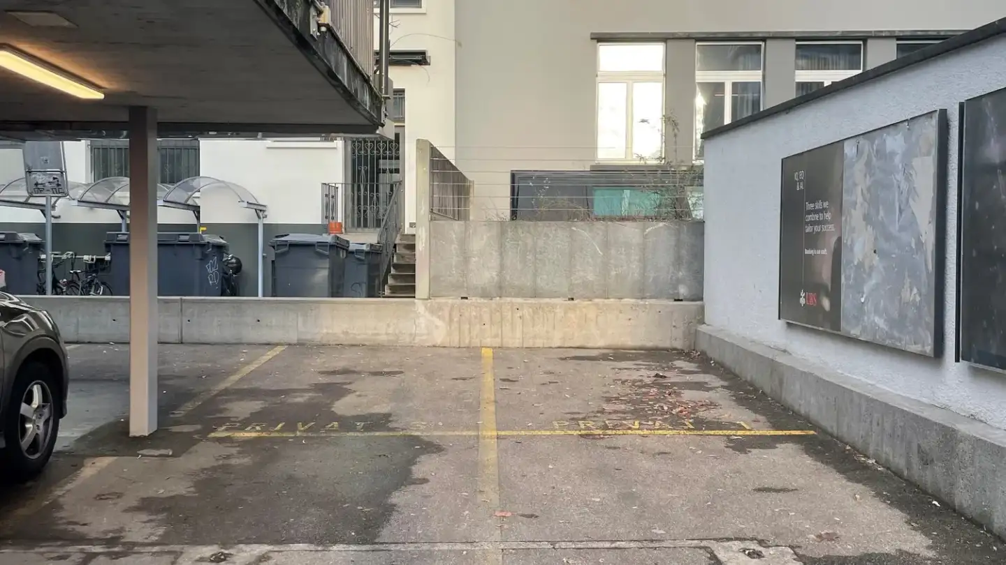 Place de parking extérieure à louer - St. Urbangasse 8, 8001 Zürich