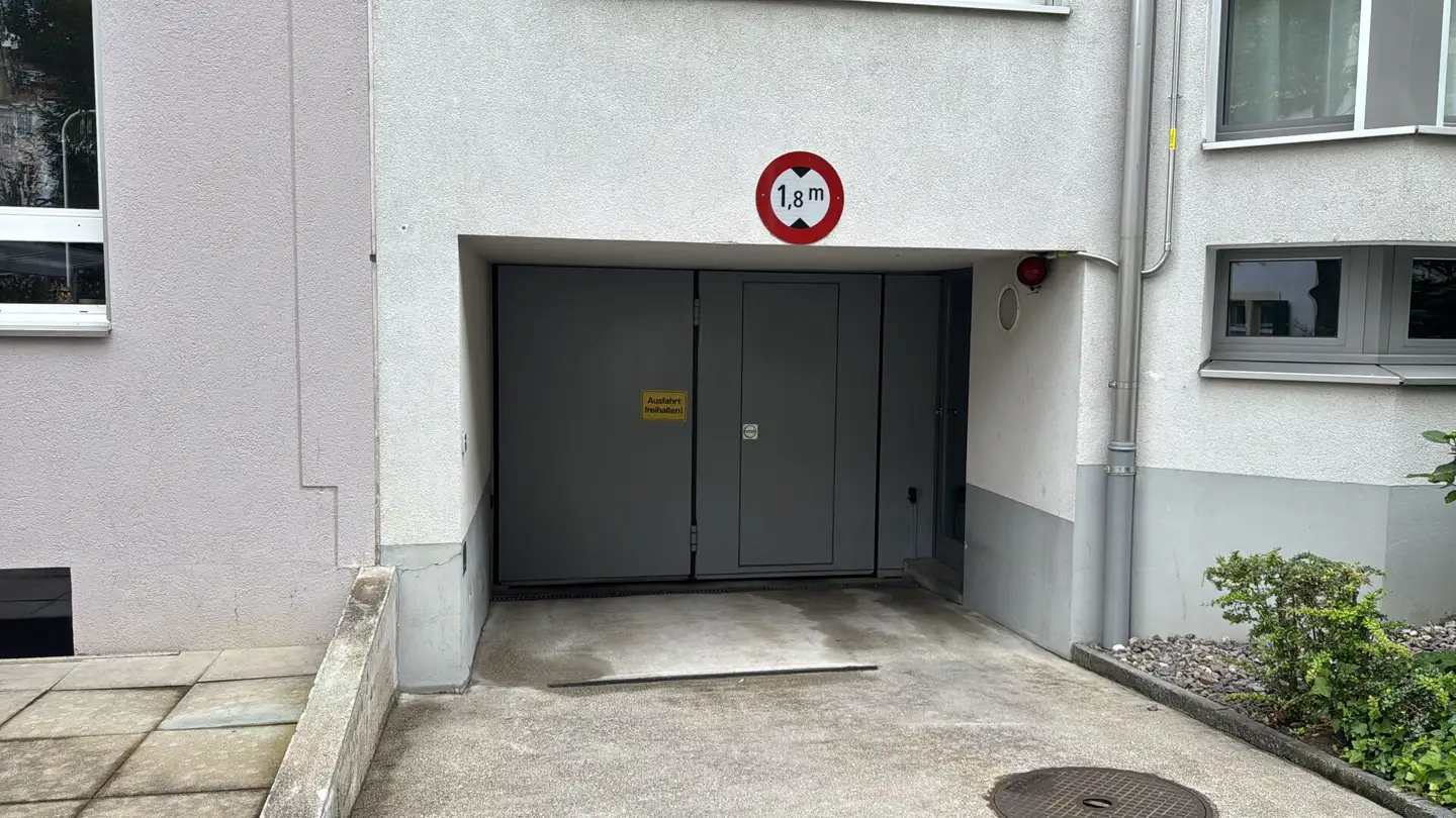 Place de parking souterraine à louer - Friedensgasse 23, 4056 Basel